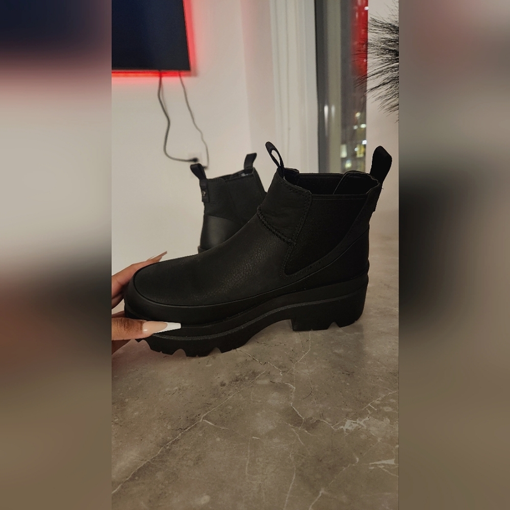 UGG Brisbane Chelsea Boots